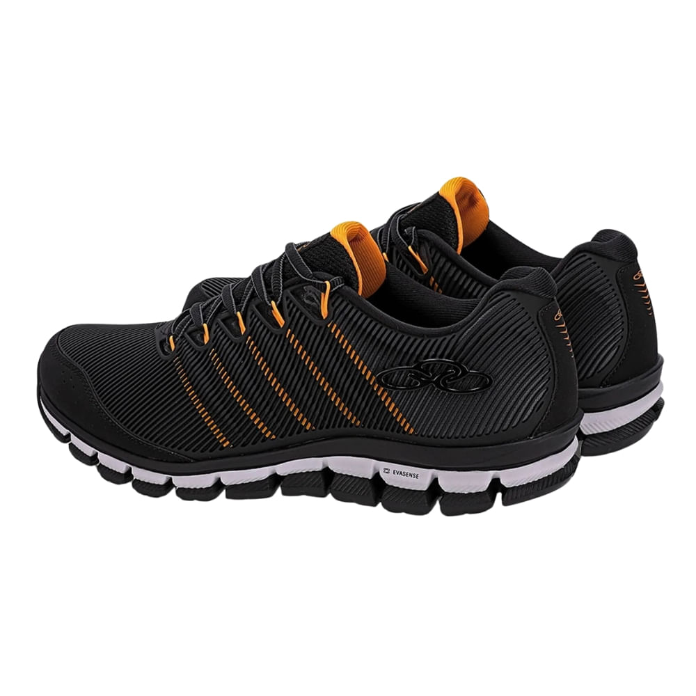 Tênis Olympikus Dynamic masculino preto com detalhes laranja, vista traseira e lateral em fundo branco