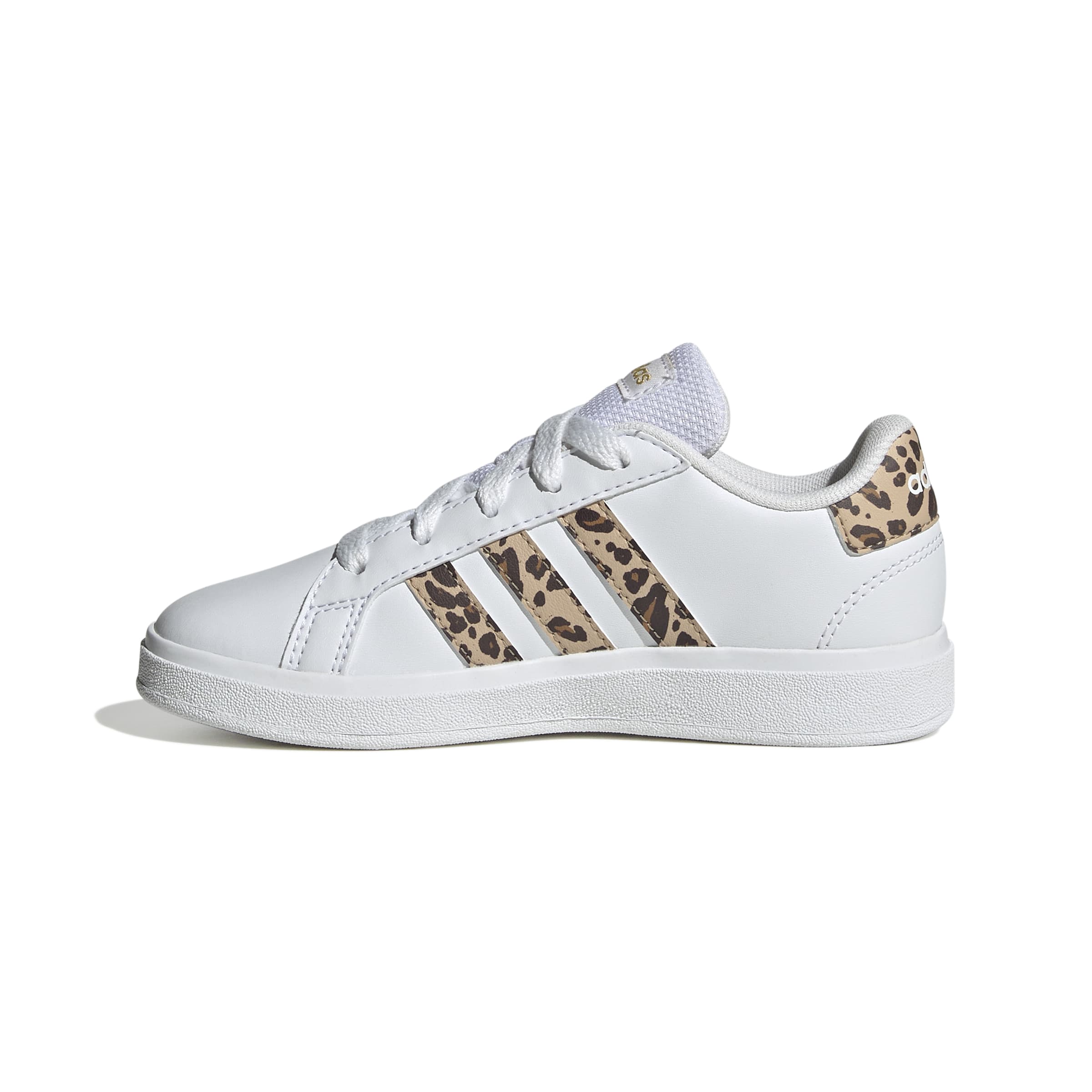 Tênis Adidas Grand Court 2.0 Juvenil branco vista lateral medial com listras animal print