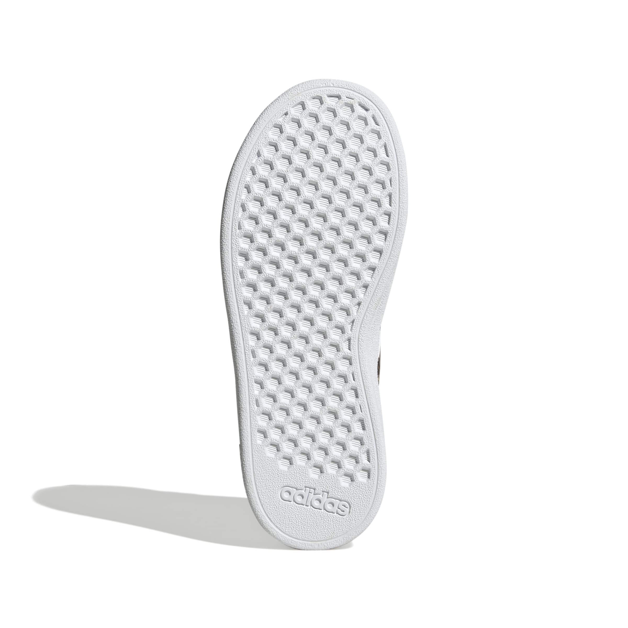 IG1187_4_FOOTWEAR_Photography_Bottom-View_white