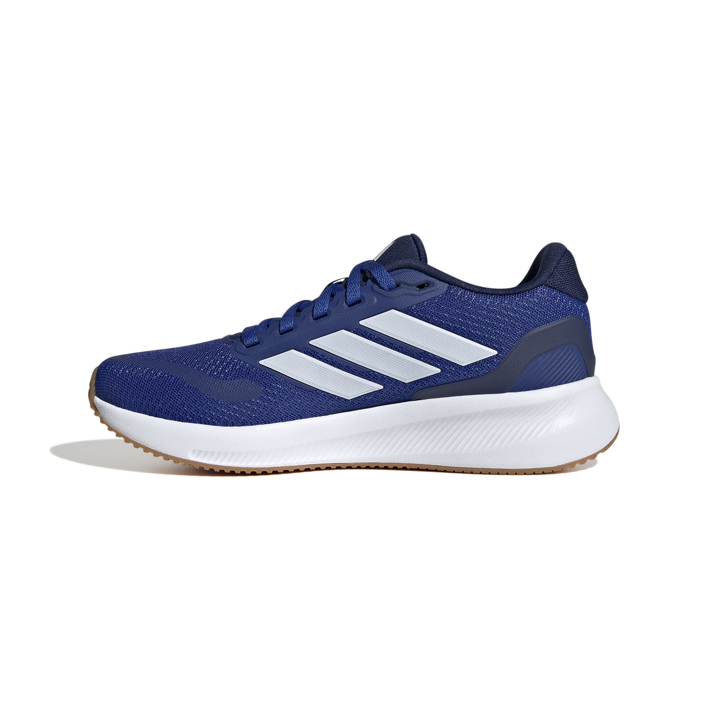 Tênis Adidas Runfalcon 5 Juvenil Azul vista medial lateral direita mostrando cabedal em mesh azul e solado de borracha marrom.
