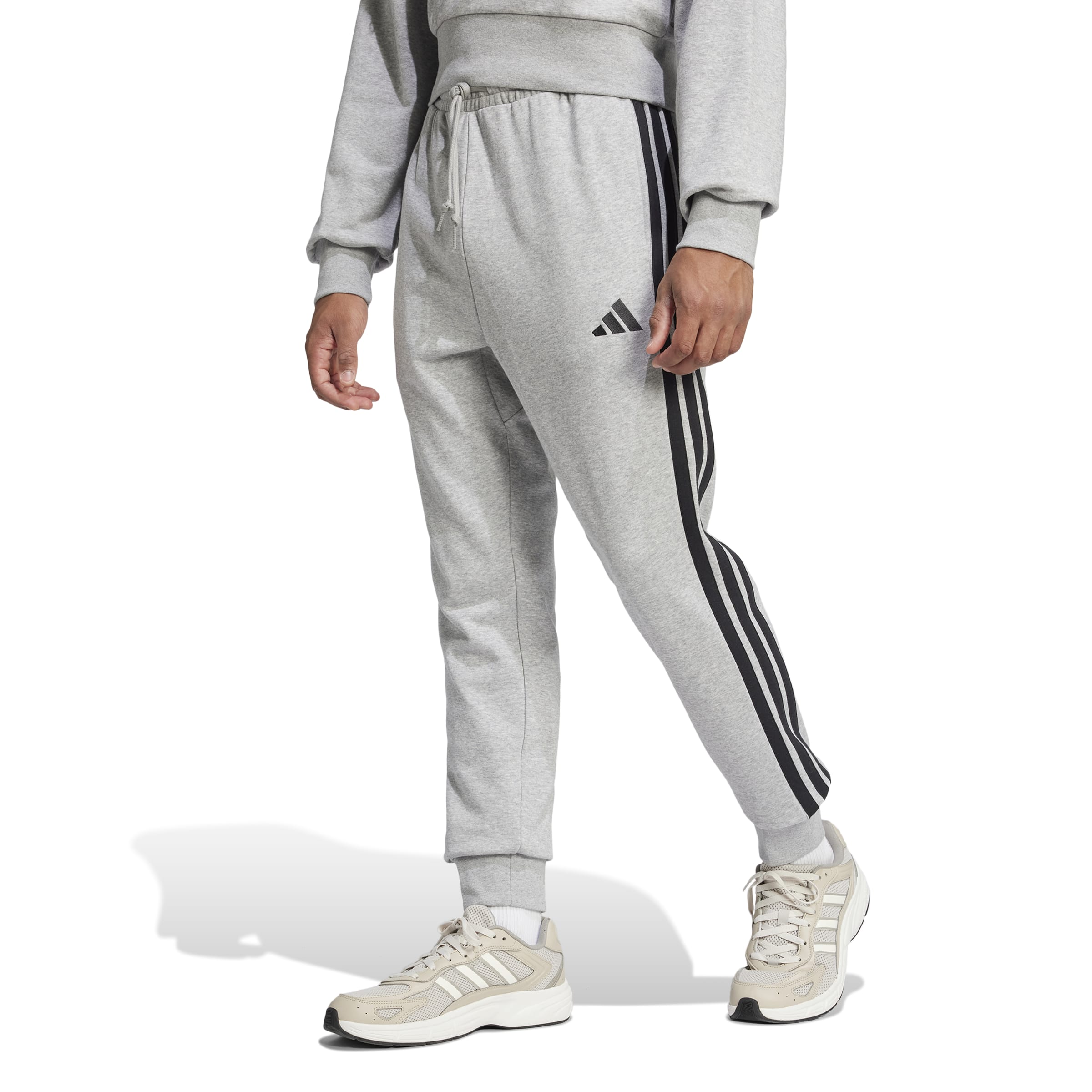 JE6346_2_APPAREL_On-Model_Standard-View_white