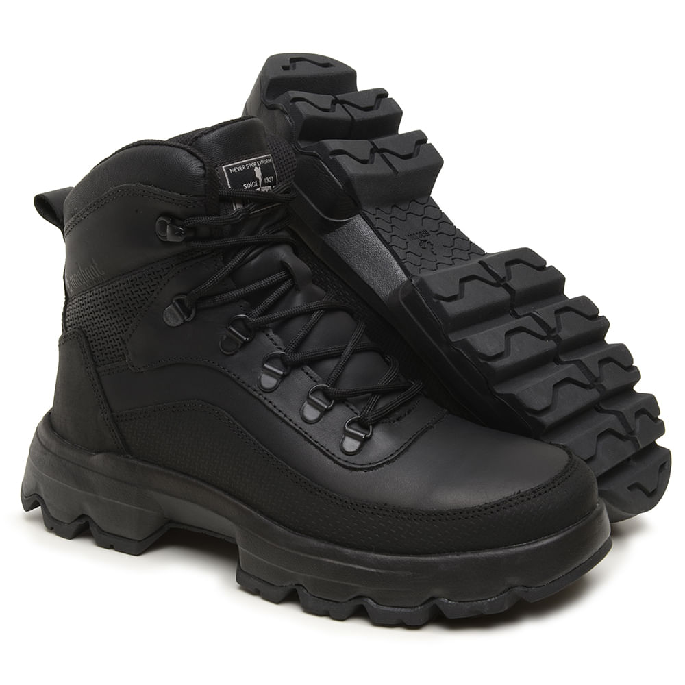Par de botas Macboot Montana Adventure pretas mostrando solado tratorado e design robusto