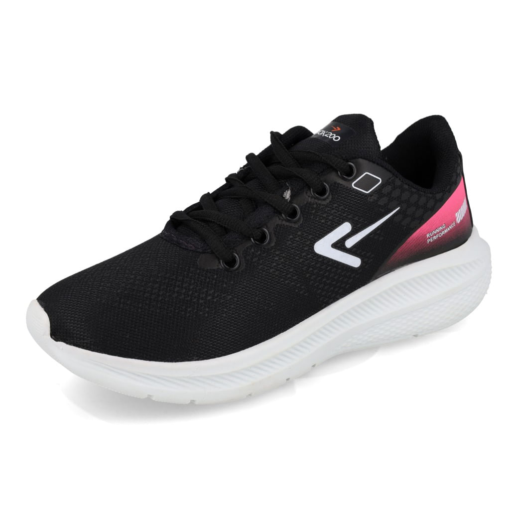 Close superior do tênis feminino preto em tecido respirável com detalhes rosa e solado branco.