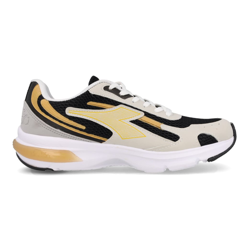 Tênis Diadora Massimo branco com detalhes bege e dourado visto de lateral direita