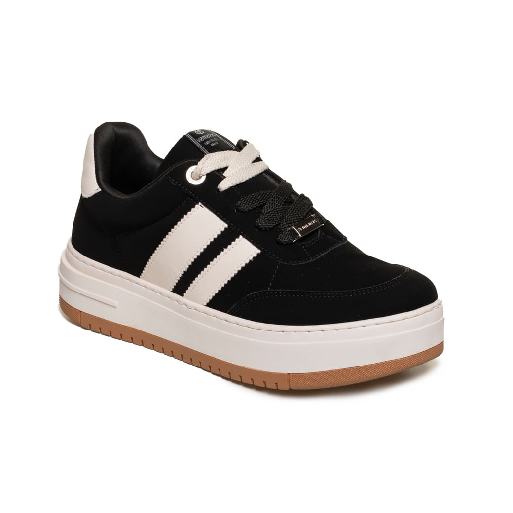 Detalhe do tênis feminino flatform preto com cadarço duplo e sola robusta