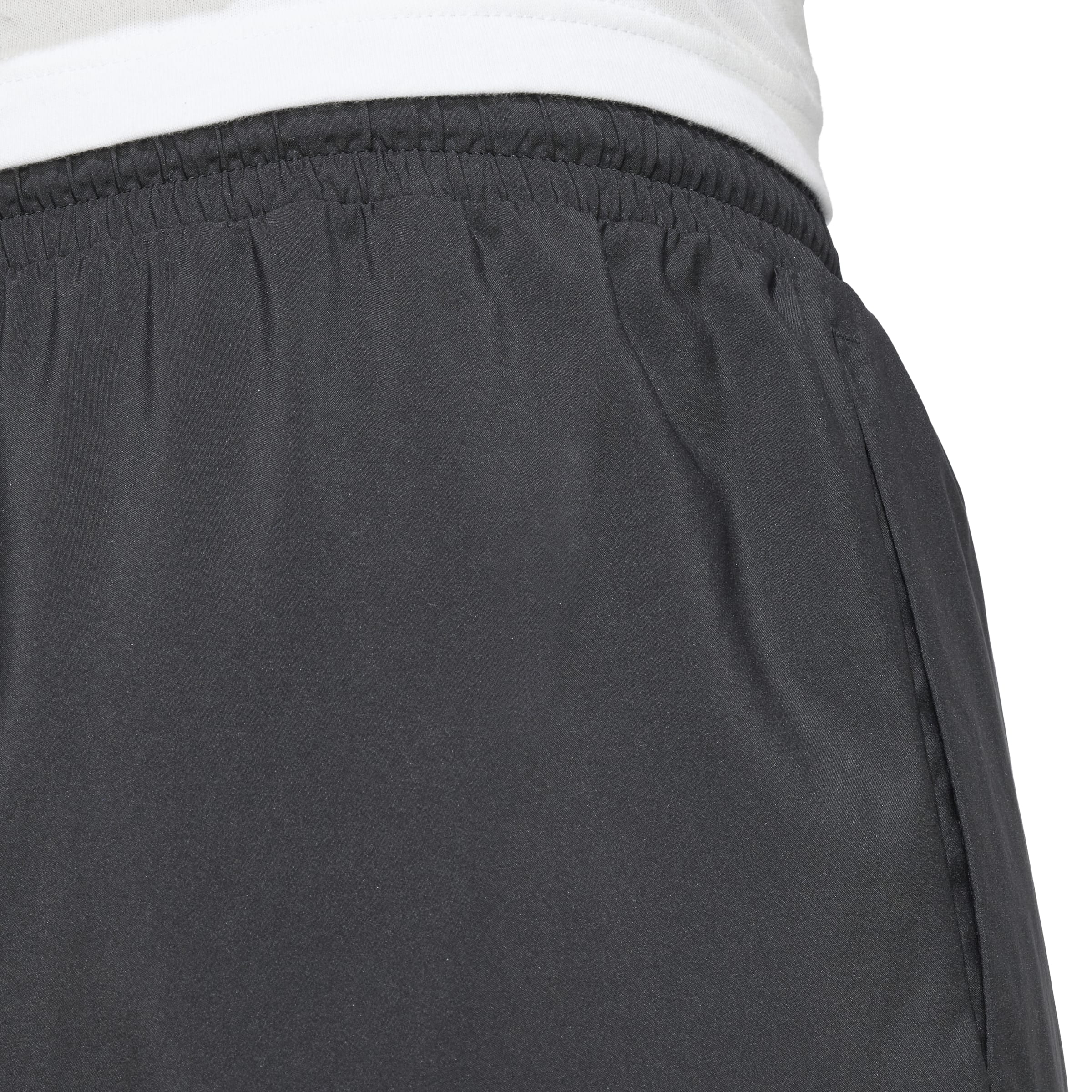 JE9016_7_APPAREL_On-Model_Detail-View-2_white