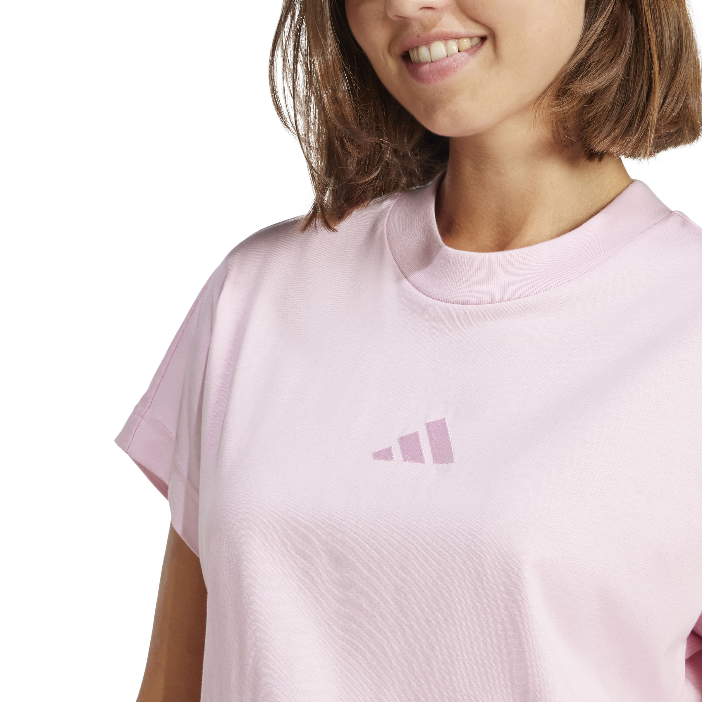 JD0187_5_APPAREL_On-Model_Detail-View-1_white
