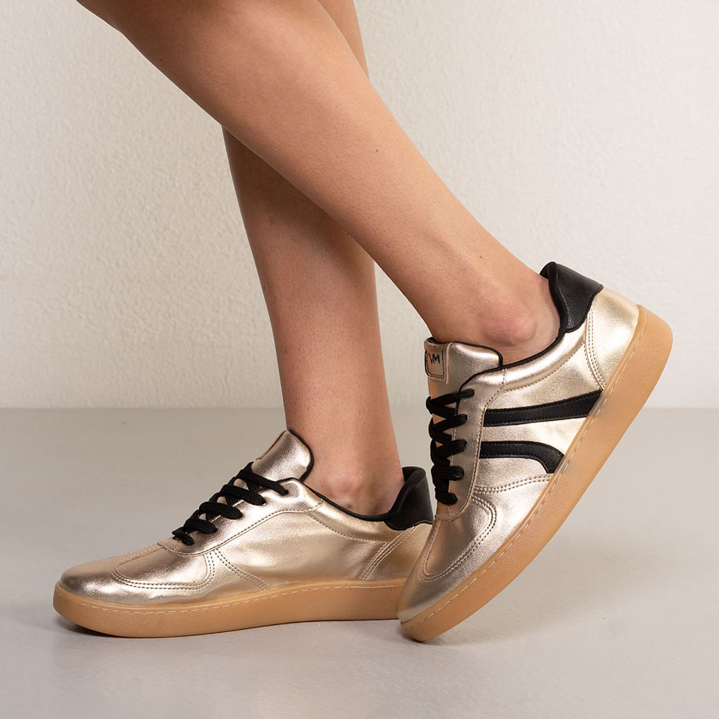 Tênis Feminino Casual Metalizado Via Marte Dourado Preto Oscar