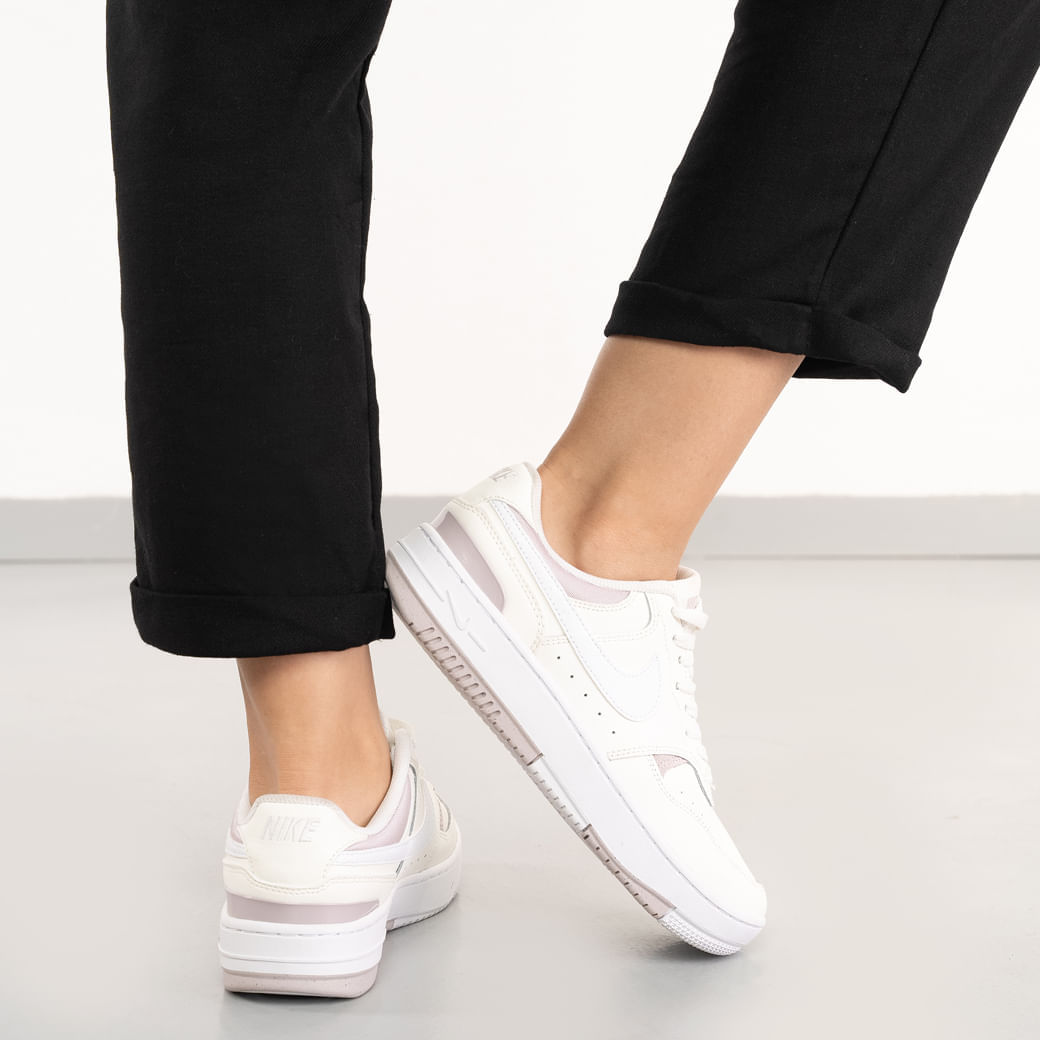 Tênis Casual Nike Gamma Force Feminino na cor off white, vista lateral