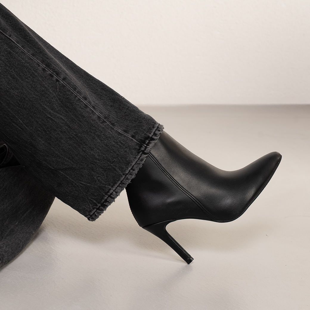 Bota Salto Fino Preta Vizzano Feminina Cano Baixo Salto Médio Oscar - Main Image