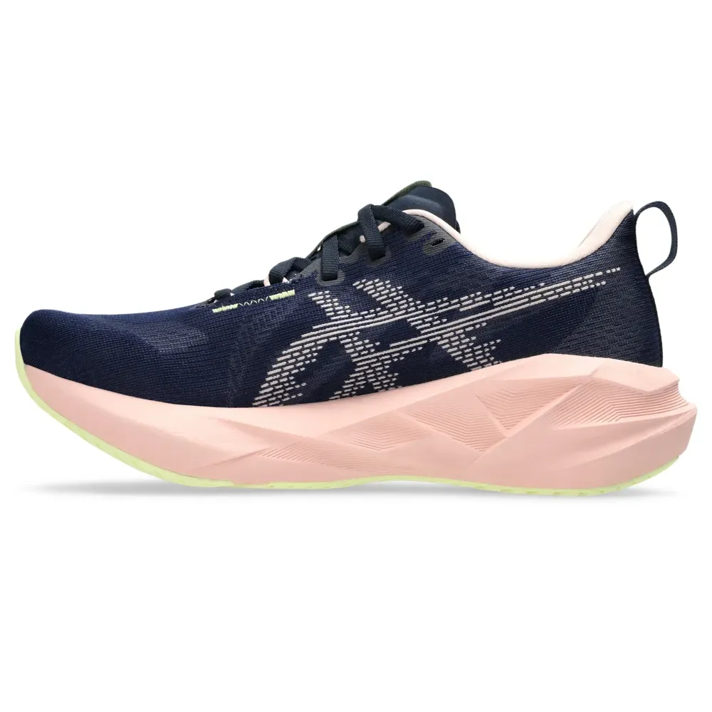 Tênis Asics Novablast 5 feminino marinho vista lateral esquerda com design moderno e cabedal respirável
