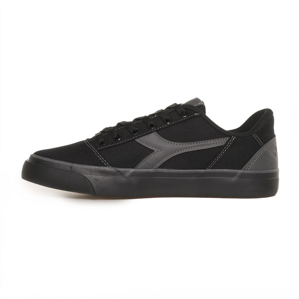 Tênis Diadora Marino Unissex Preto vista lateral com detalhes em tecido respirável e cadarço