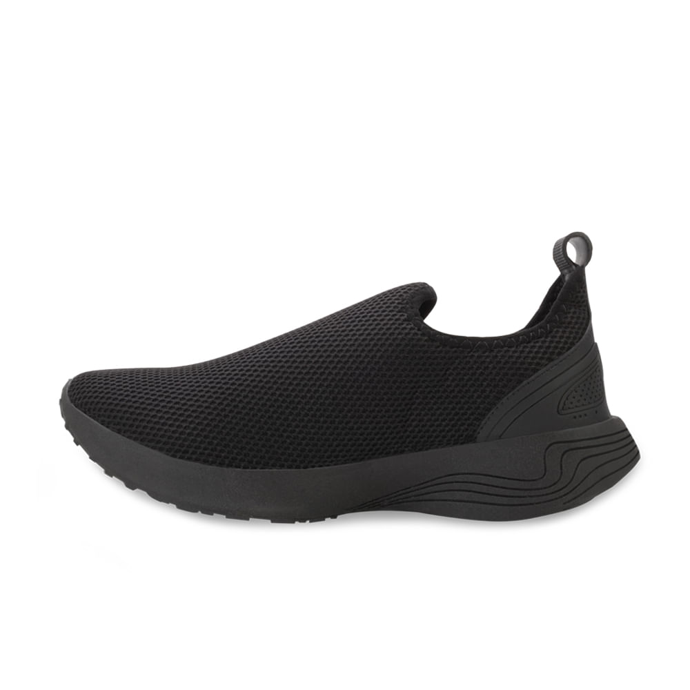 Tênis casual masculino preto malha respirável vista lateral esquerda