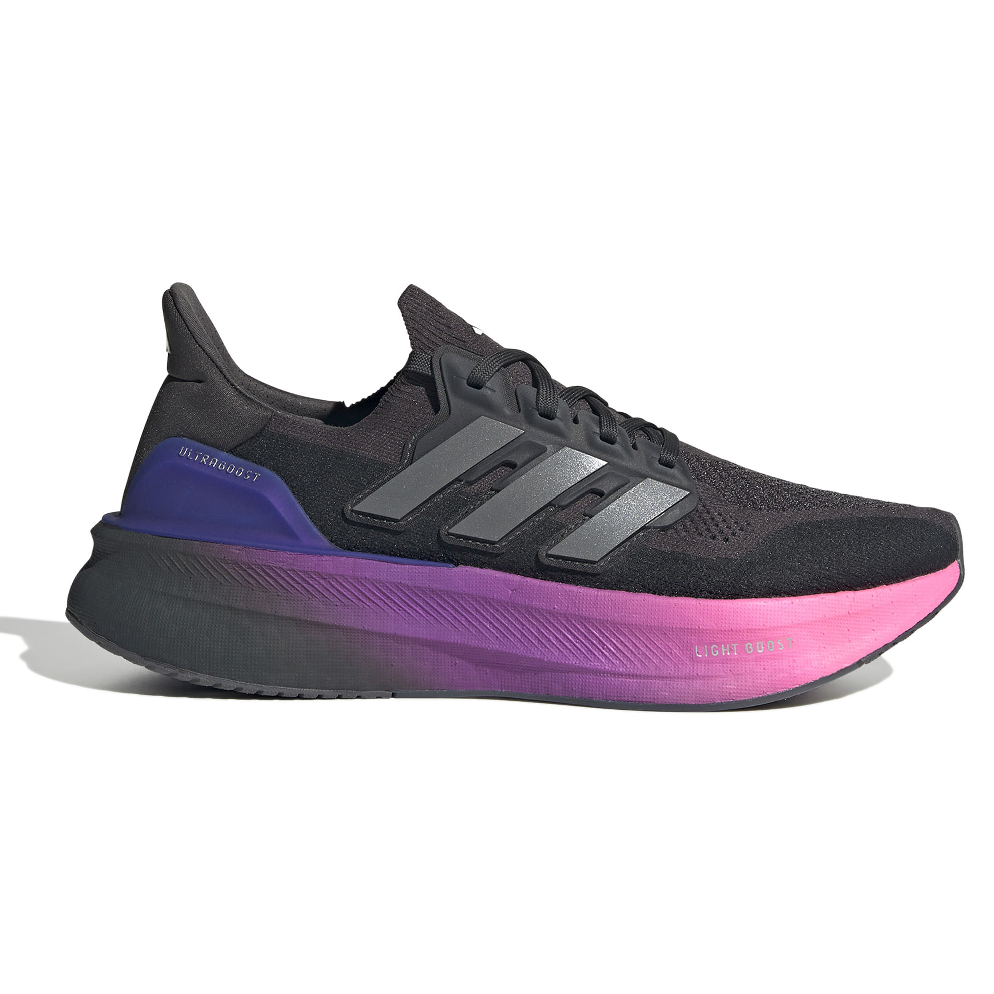 Tênis Adidas Ultraboost 5 masculino azul visto de perfil lateral em fundo branco