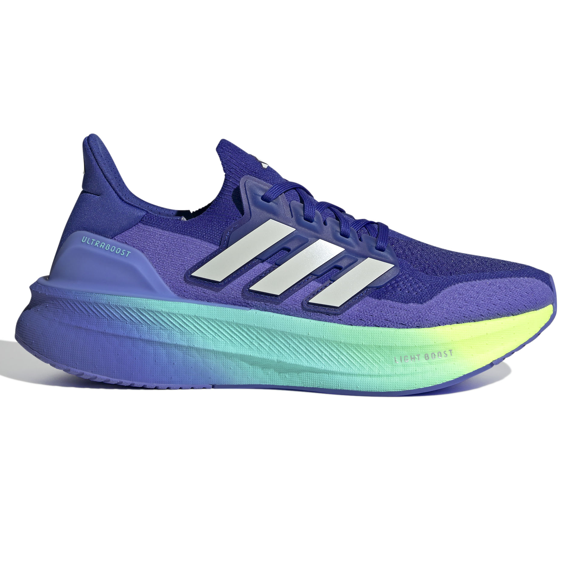 Tênis Adidas Ultraboost 5 masculino azul visto de lado sobre fundo branco