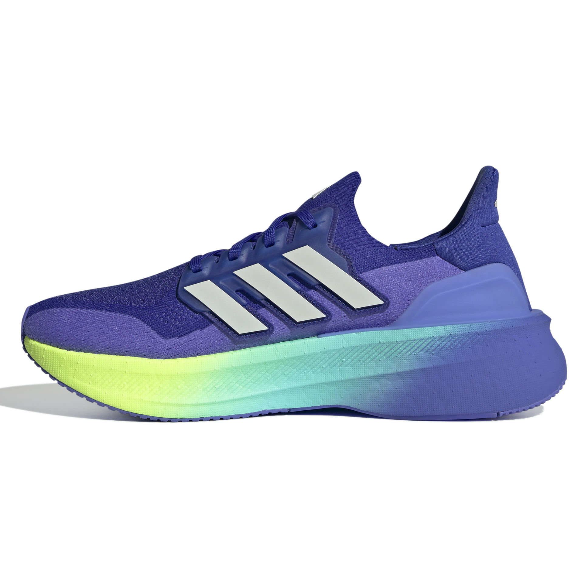 Tênis Adidas Ultraboost 5 masculino azul visto do lado medial com detalhes das listras