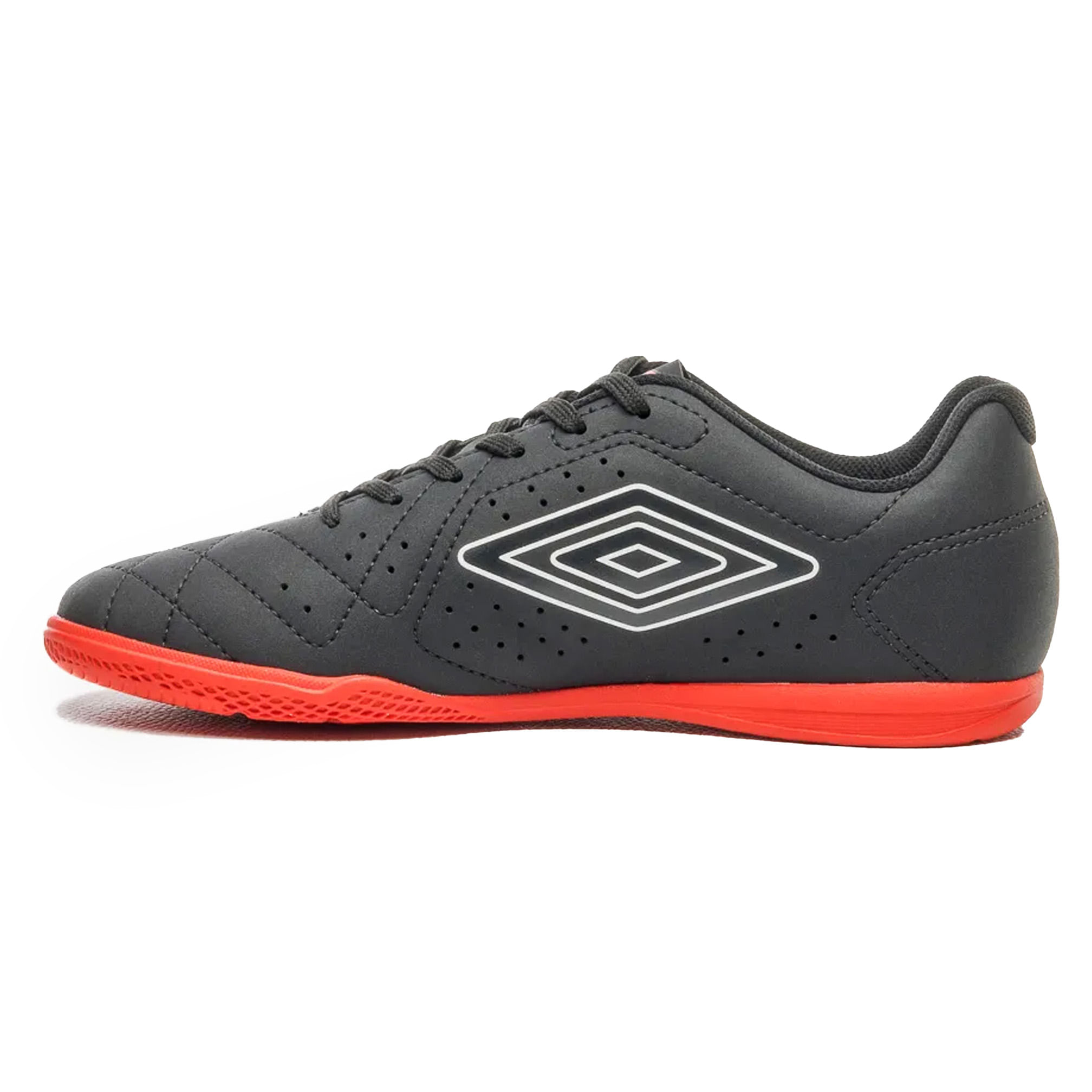 Chuteira Futsal Umbro Neo Striker masculina preta vista lateral perfil completo