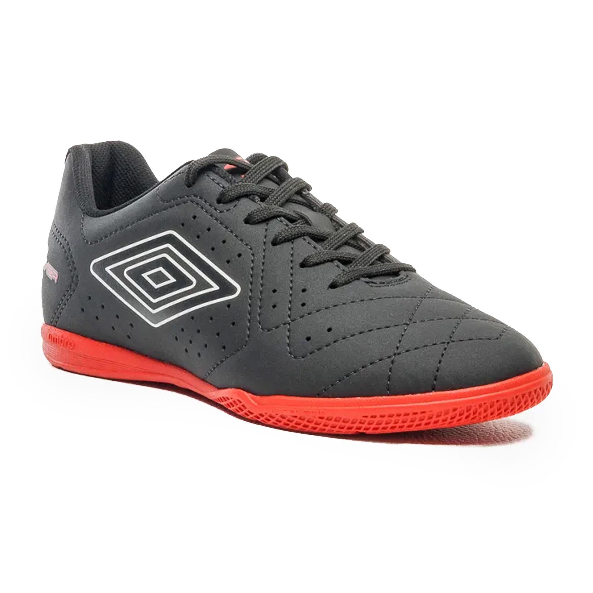 Chuteira Futsal Umbro Neo Striker masculina preta vista 3/4 frontal direita