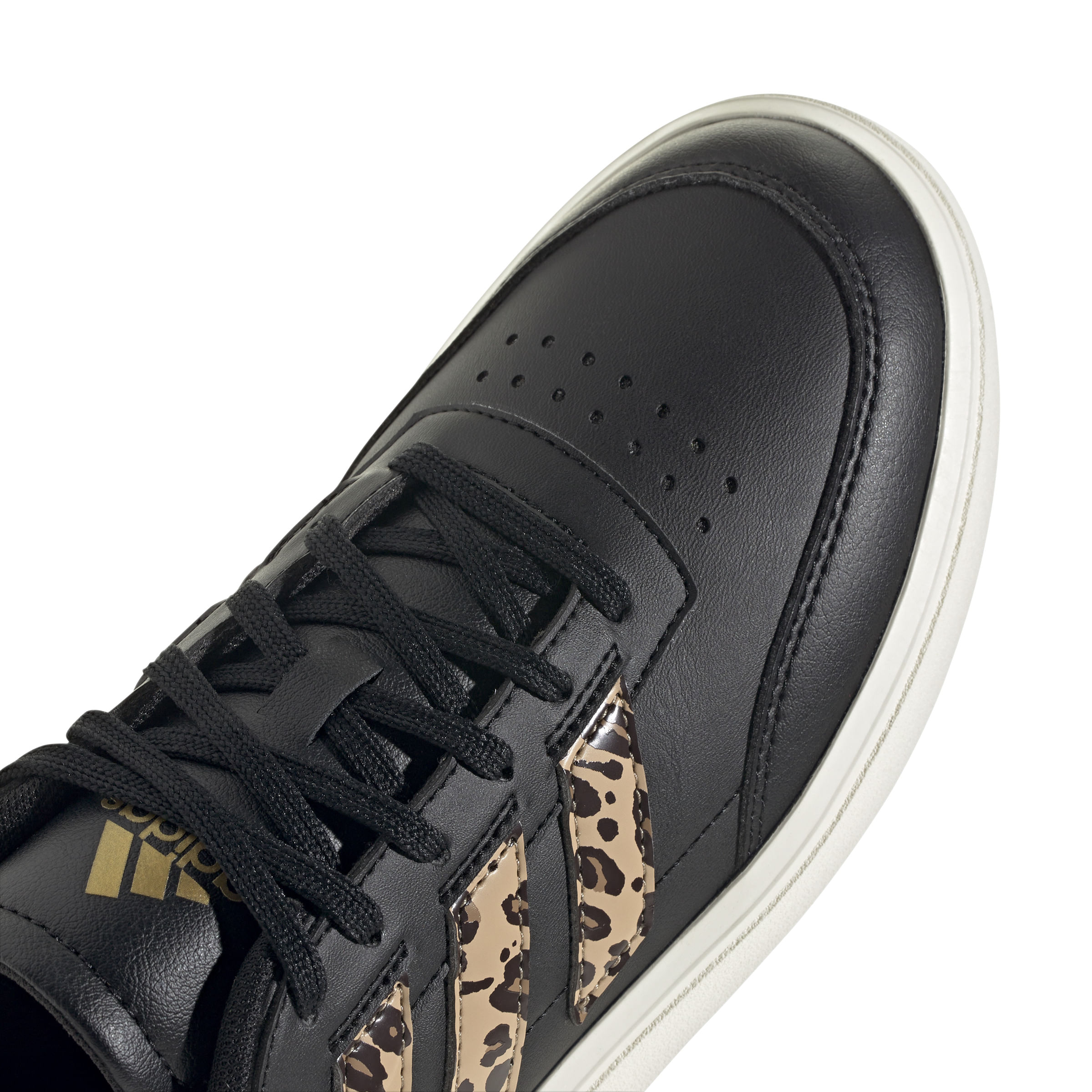 IH0045_9_FOOTWEAR_Photography_Detail-View-2_white