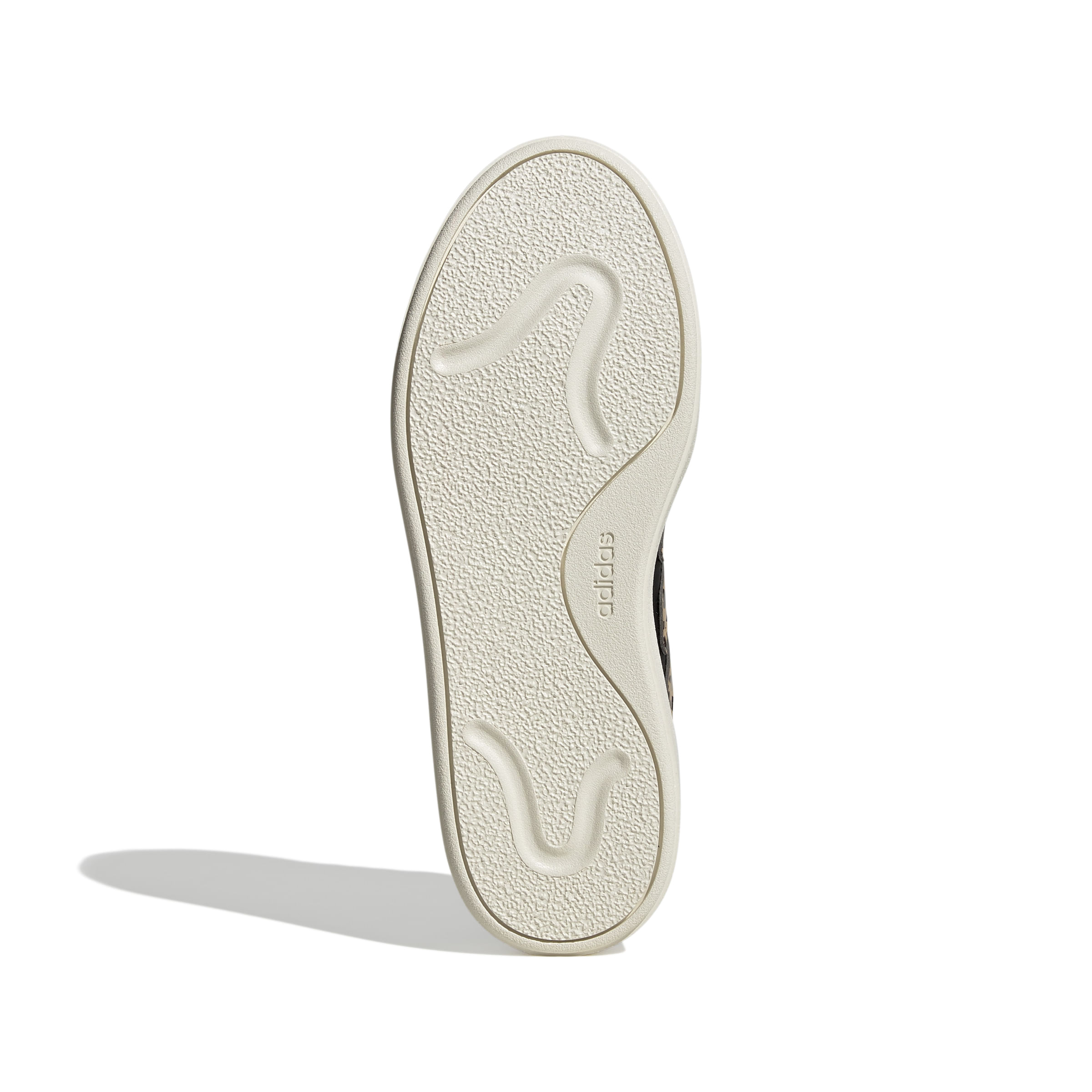 IH0045_4_FOOTWEAR_Photography_Bottom-View_white