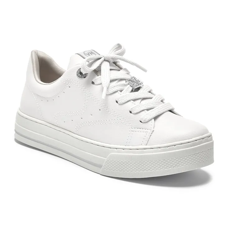 Tênis feminino Via Marte branco em napa sintética mostrando cano acolchoado e solado plataforma.