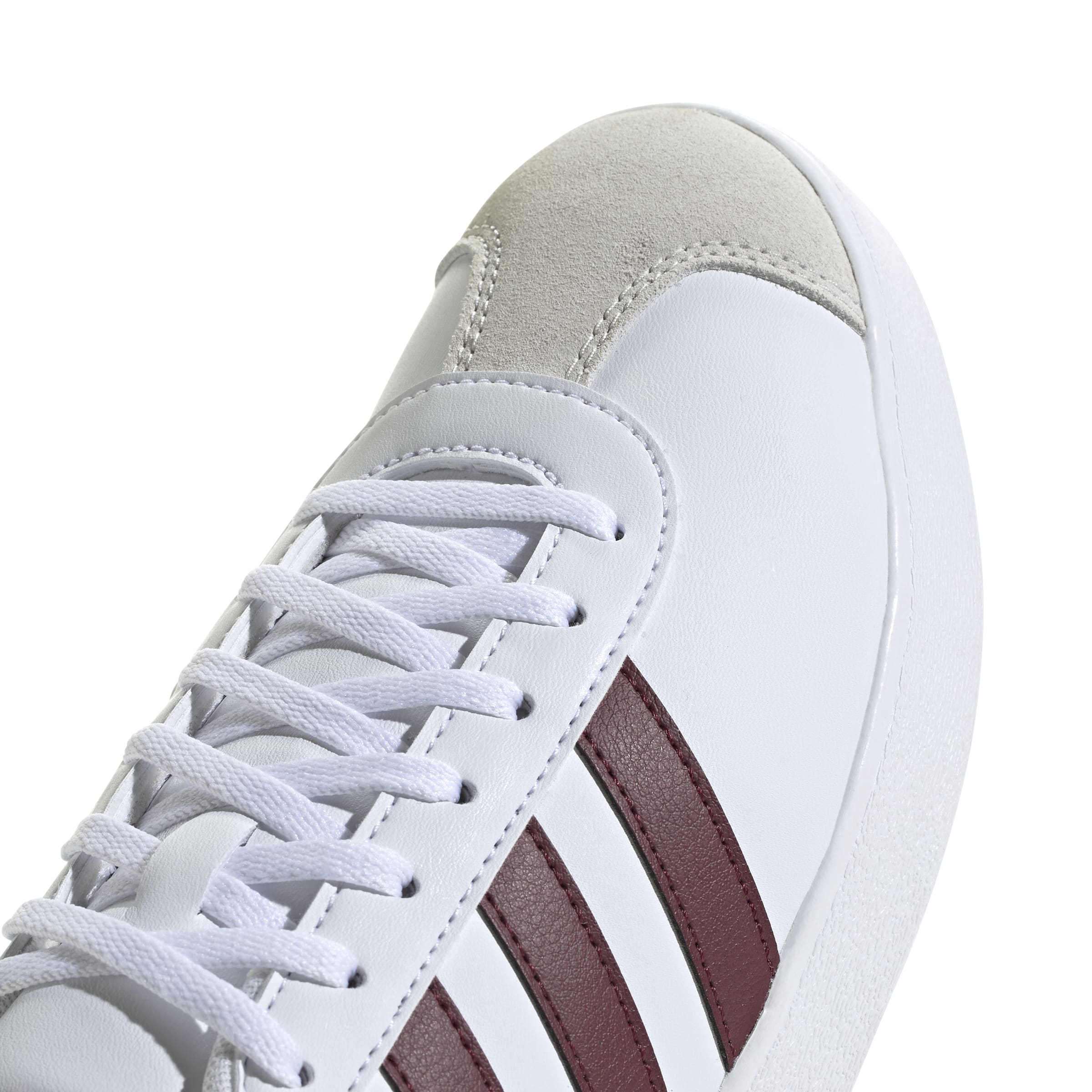 ID3713_9_FOOTWEAR_Photography_Detail-View-2_white