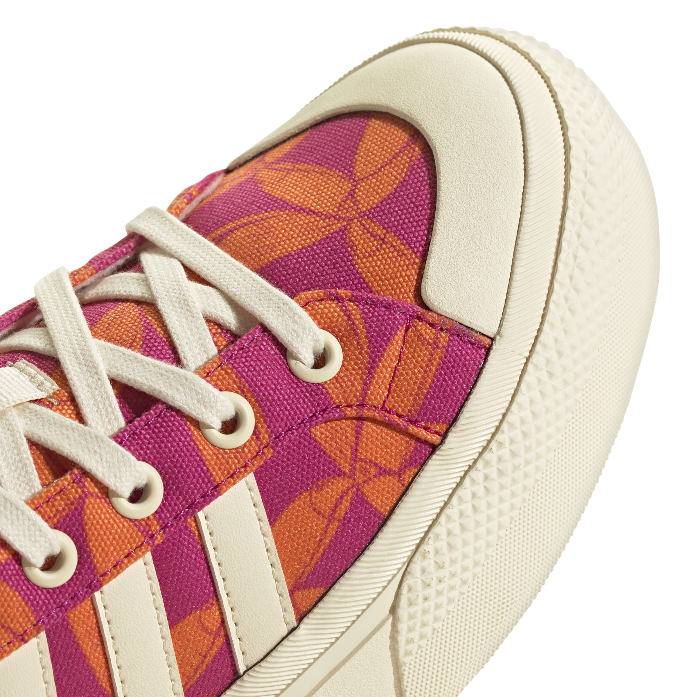 JS2854_8_FOOTWEAR_Photography_Detail-View-1_white