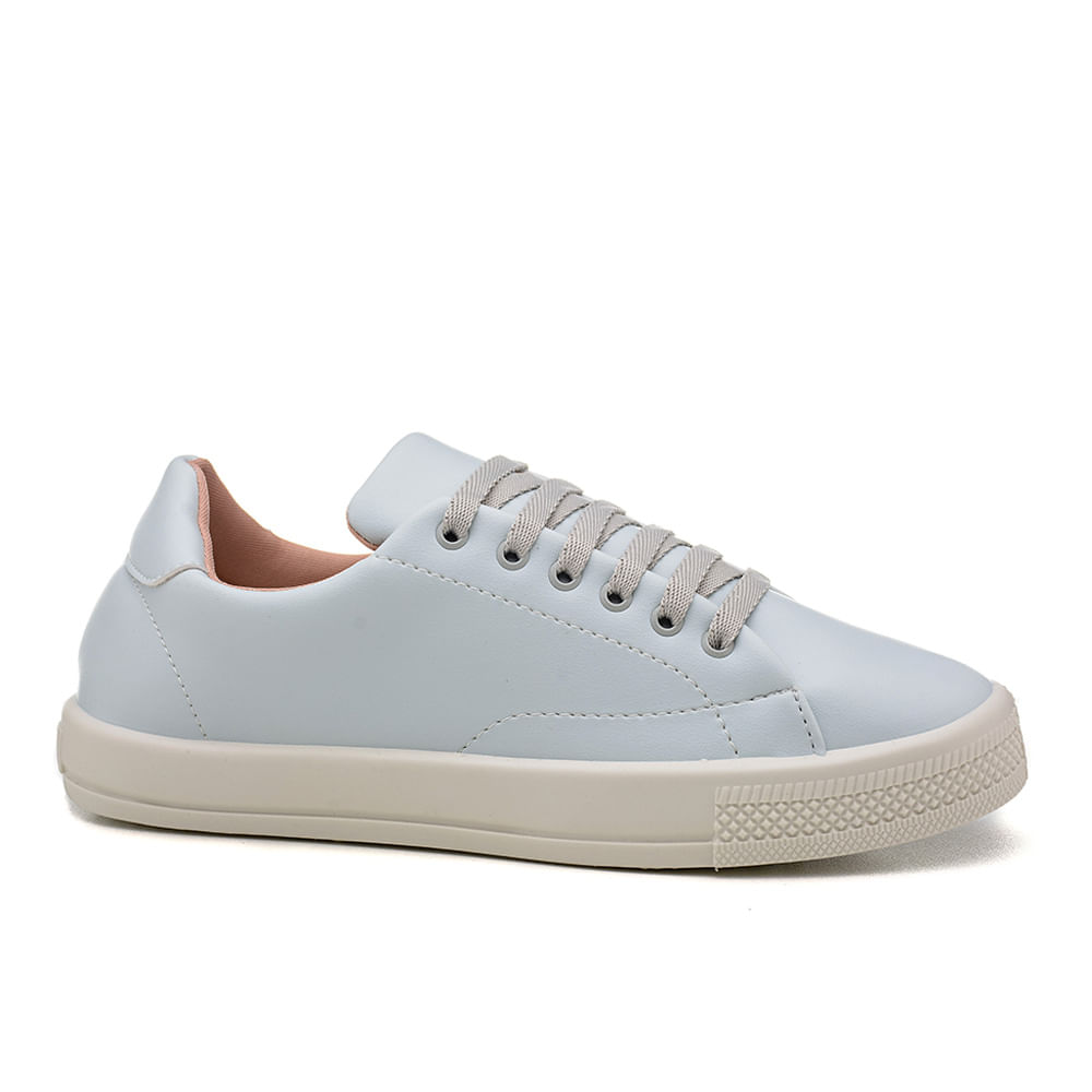 Tênis feminino Mup cinza em perfil lateral direito com solado off-white e cadarços cinza