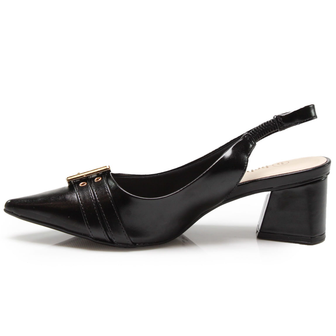 Sapato feminino preto slingback mostrando bico pontudo e fivela dourada em vista lateral