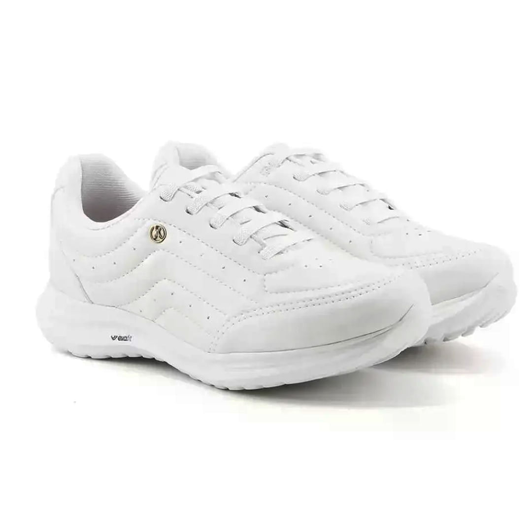 Tênis casual branco feminino Kolosh SportStyle Matelassê, vista angulada mostrando o produto completo
