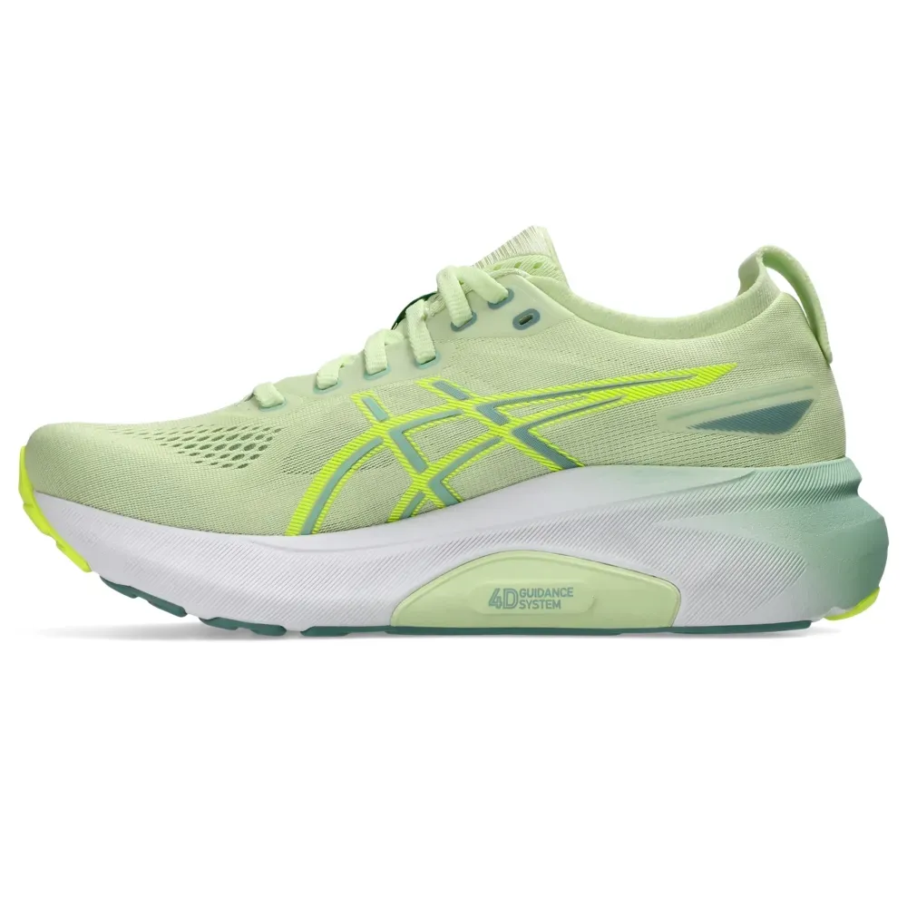 Tênis ASICS Gel Kayano 31 verde claro, vista lateral esquerda mostrando sistema 4D Guidance e sola com rebites