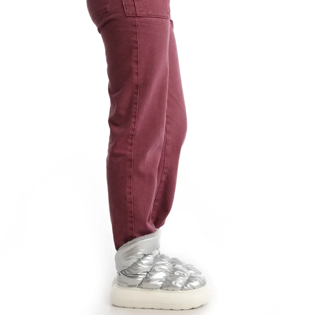 Pantufa Flowfa Serena Feminina Prata vista lateral destacando acabamento metalizado e conforto térmico