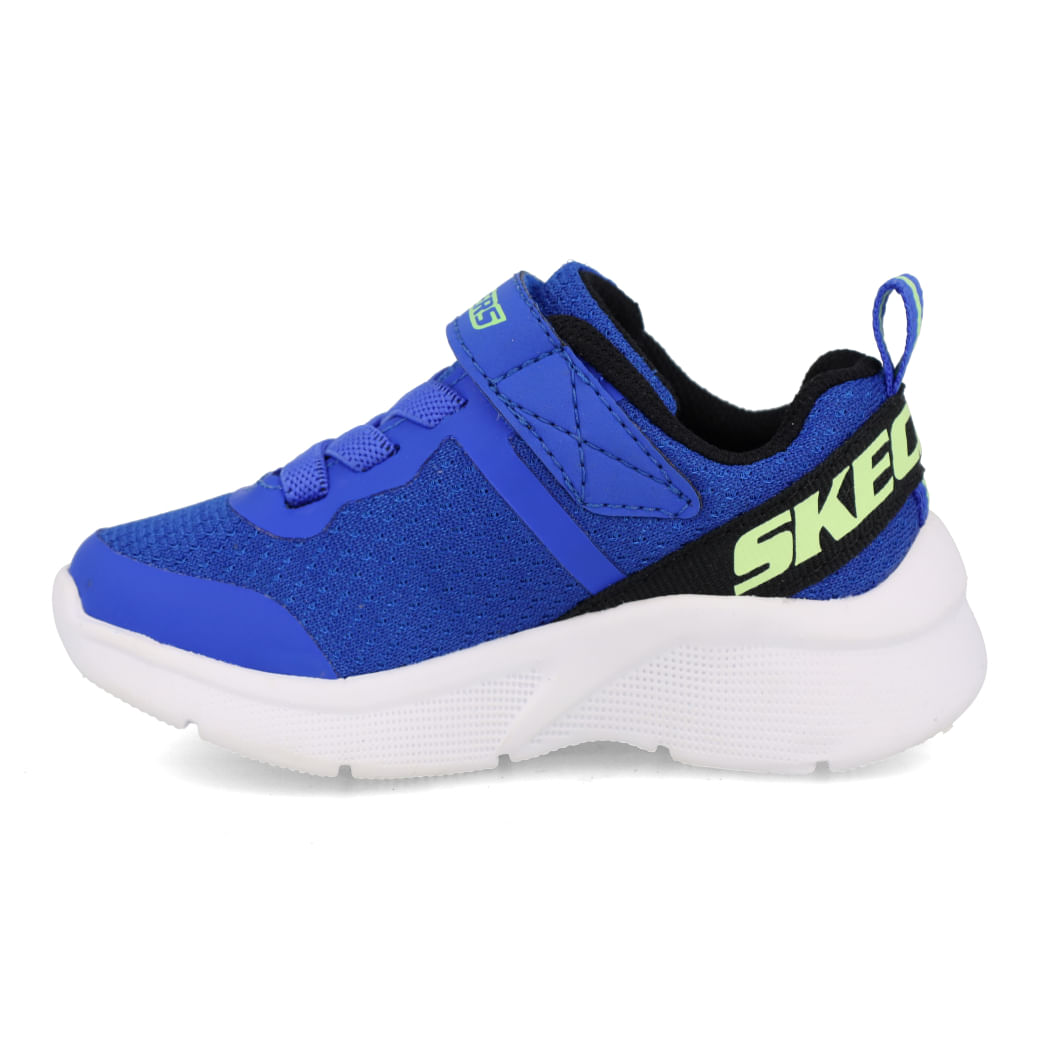 Tênis infantil Skechers vista lateral esquerda com detalhes em velcro e solado branco