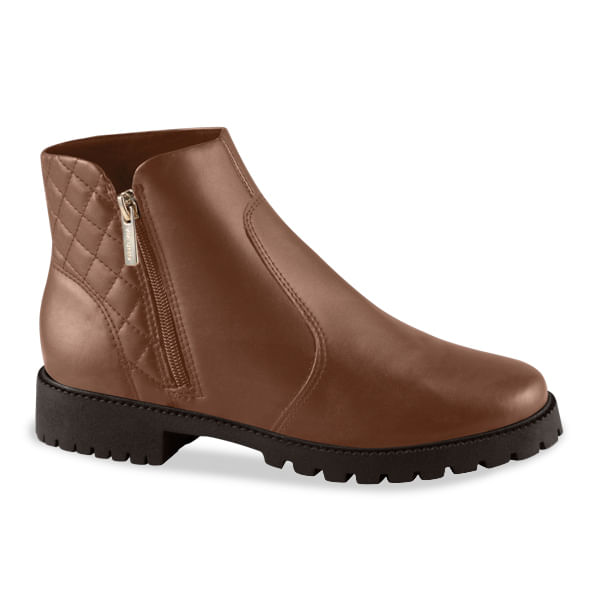 Bota Via Uno caramelo vista lateral direita com solado tratorado