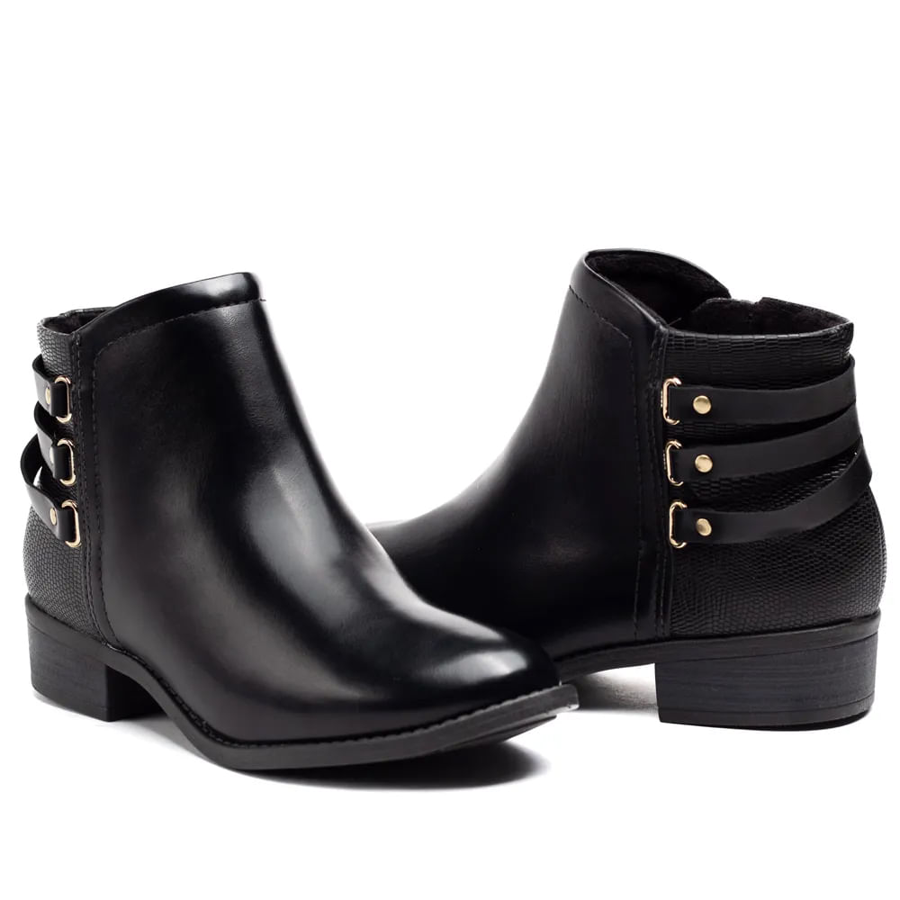 Par de botas femininas pretas Modare Ultraconforto em napa com tiras decorativas vista frontal lateral