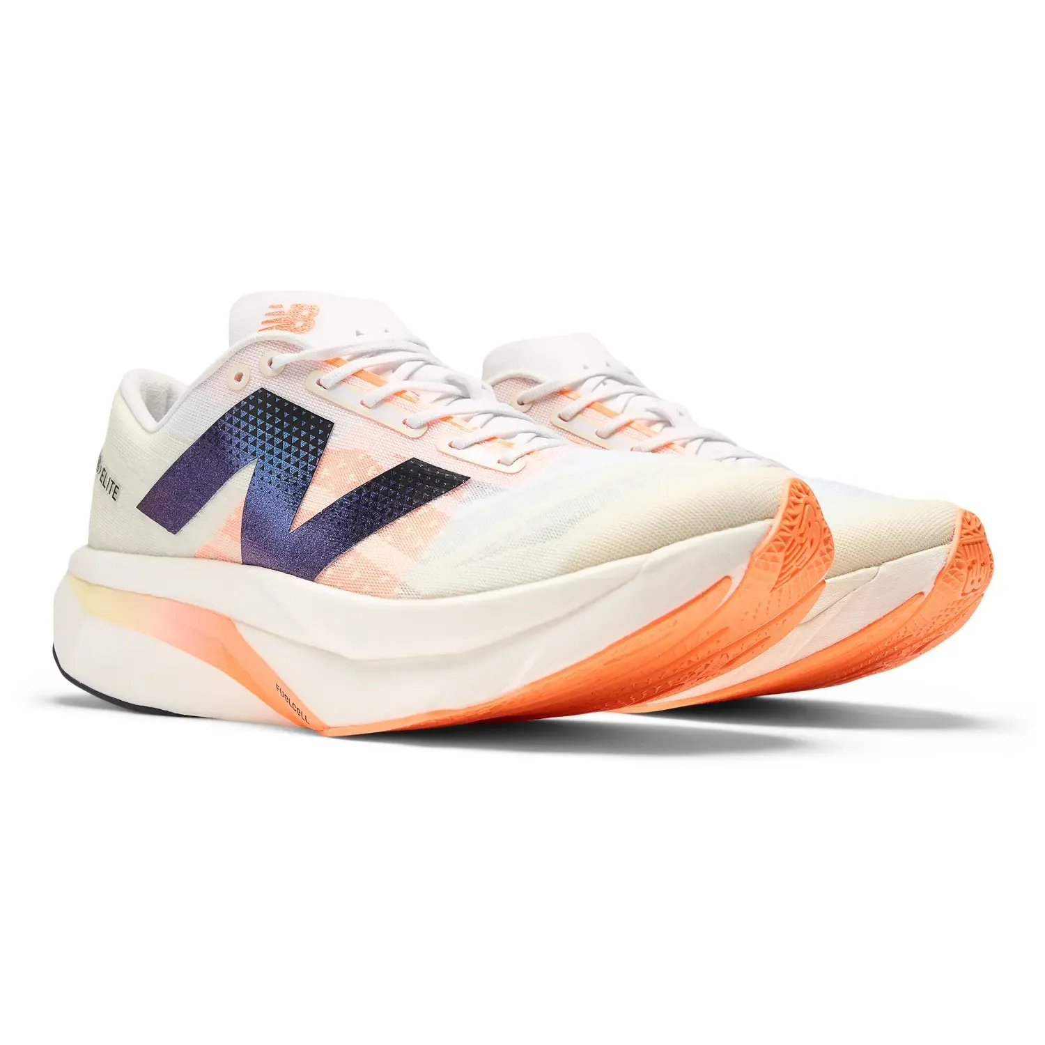 Tênis New Balance FuelCell SuperComp masculino bege vista frontal mostrando cabedal e entressola