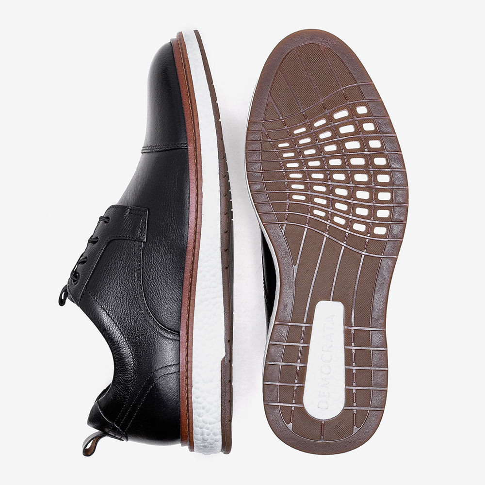 Vista inferior do solado do Sapato Metropolitan Clark Pulse Preto mostrando detalhes de tração e design