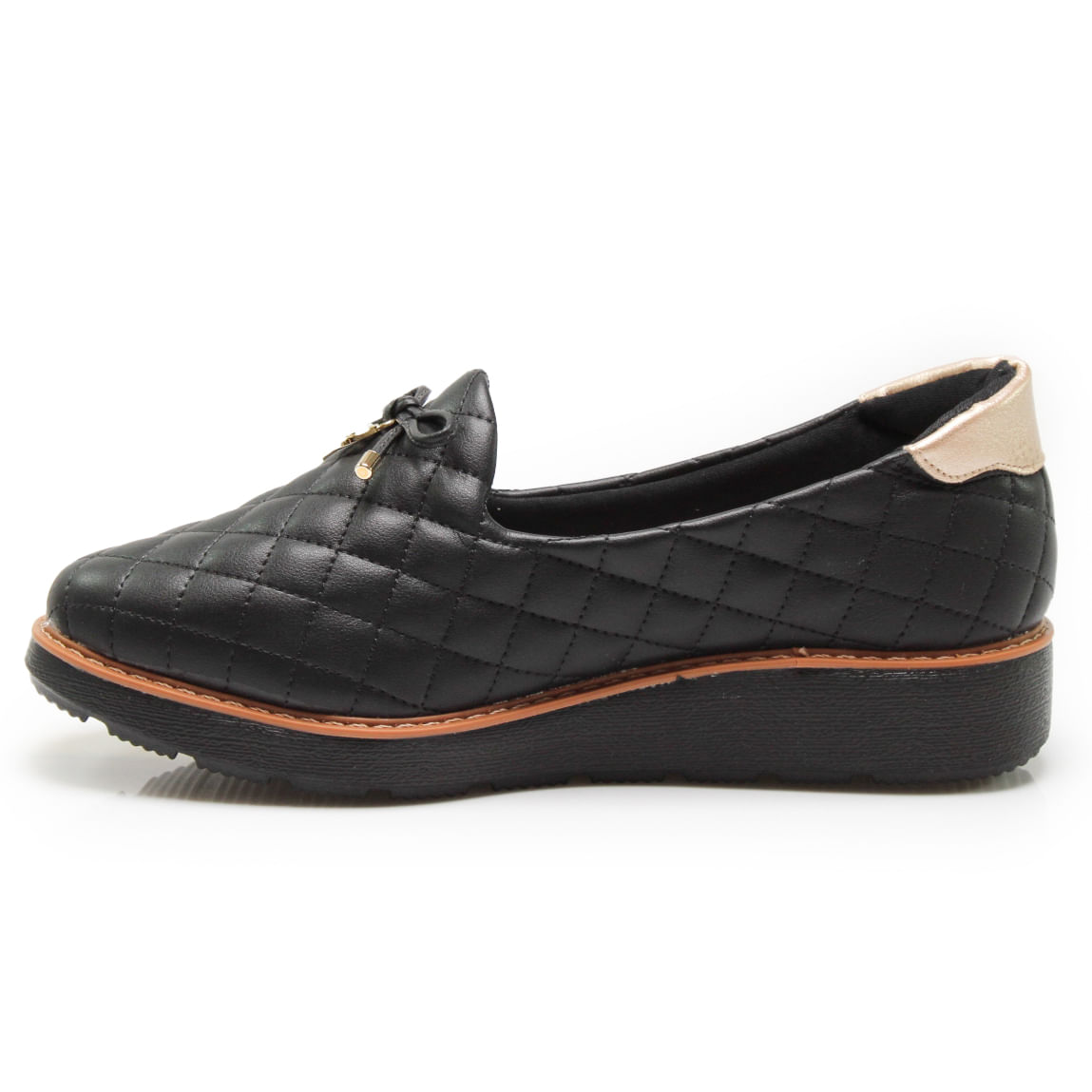 Sapato mocassim feminino preto com calcanhar dourado e laço decorativo
