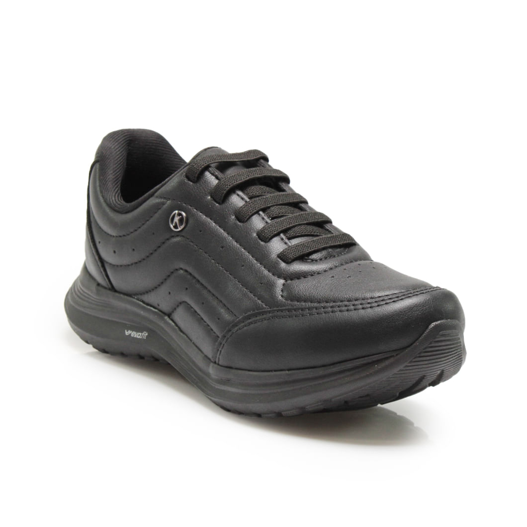 Tênis casual feminino preto Almeria vista frontal direita com solado preto e cadarço.