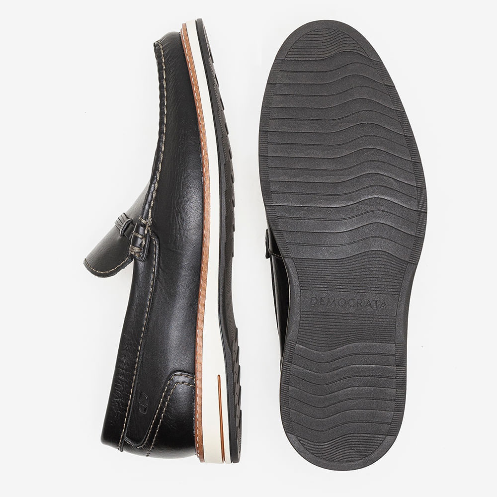 Sola do sapato mocassim preto Democrata Masculino mostrando detalhes e etiqueta