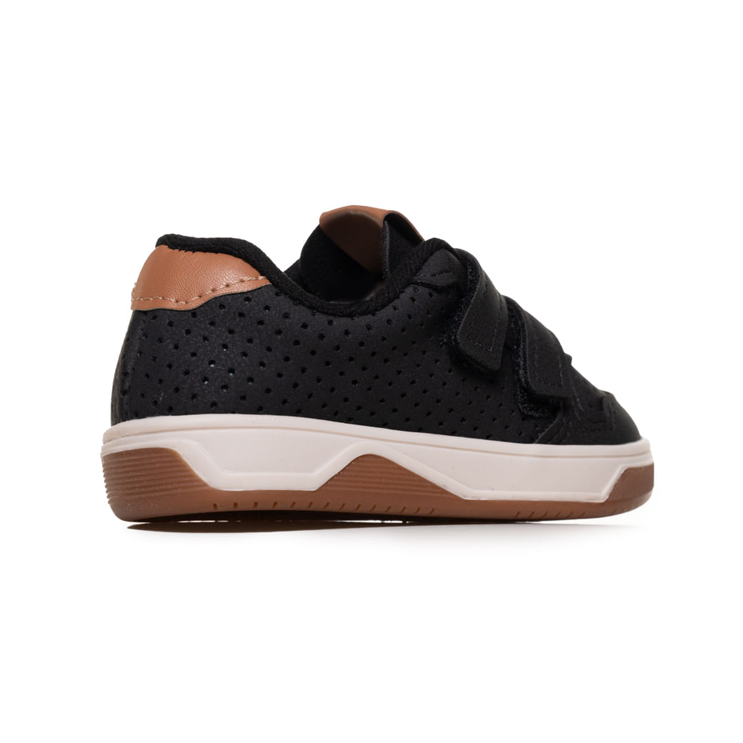 Tênis casual infantil masculino preto com velcro duplo e detalhes em marrom, vista lateral esquerda