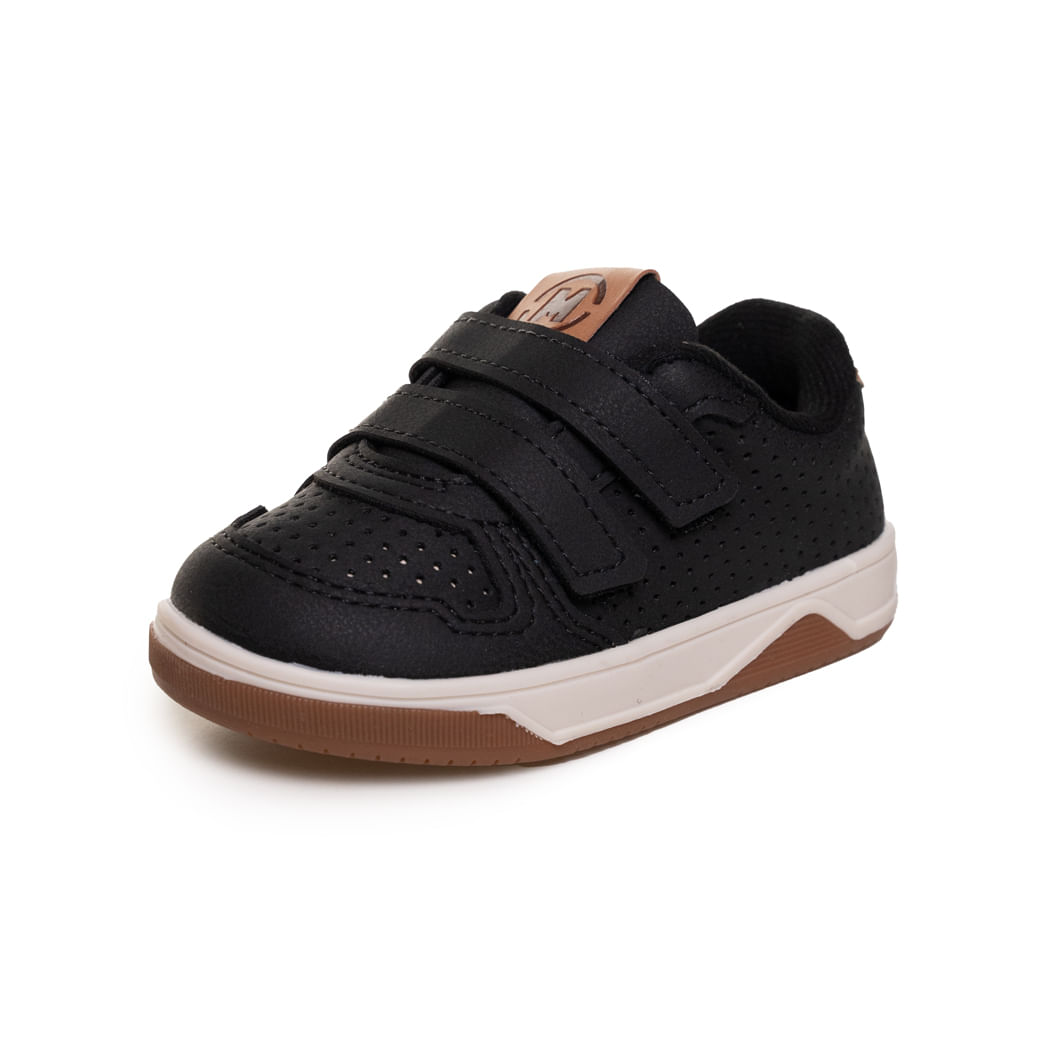 Tênis infantil masculino preto com velcro duplo e detalhes em marrom, vista frontal lateral direita