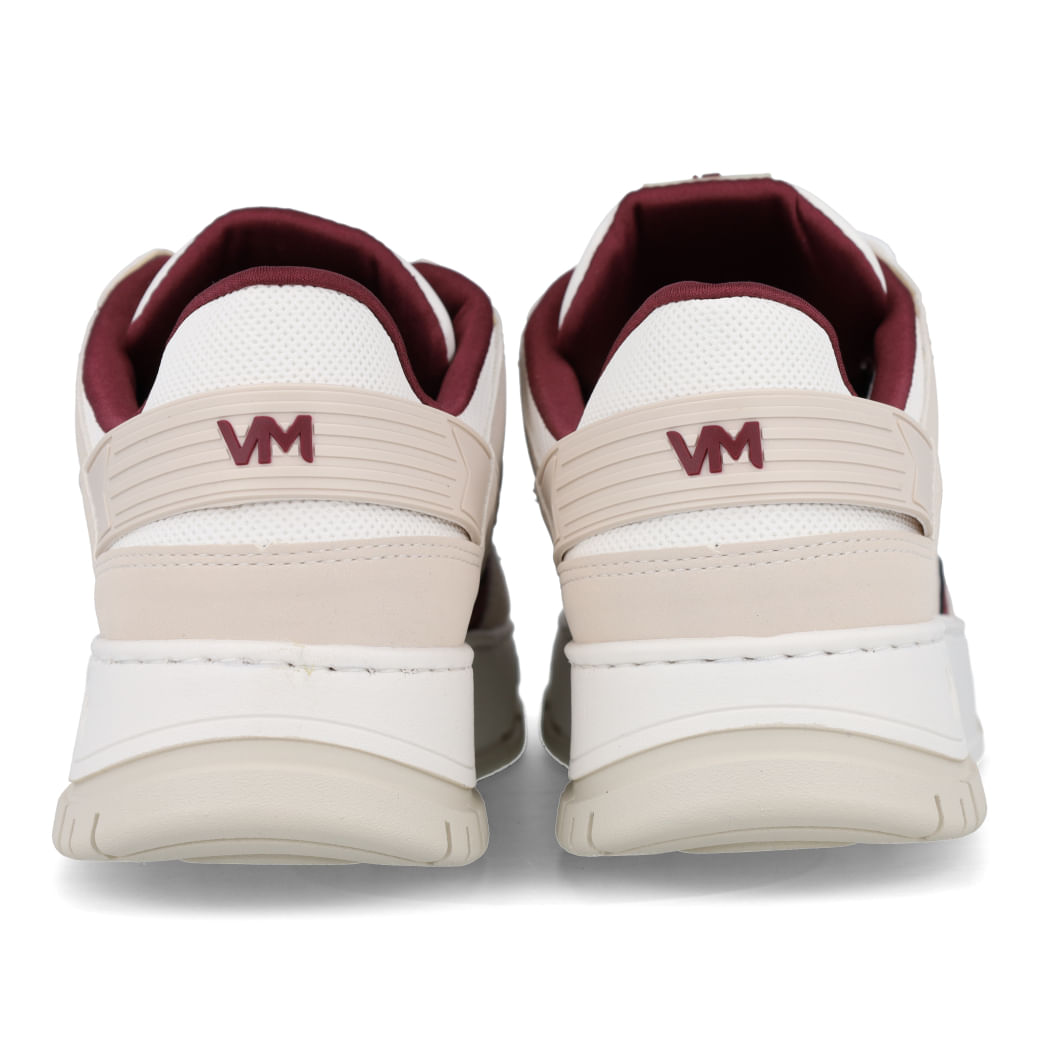 Tênis casual feminino branco com detalhes vinho e bege Via Marte vista traseira, modelo 219-003-07.