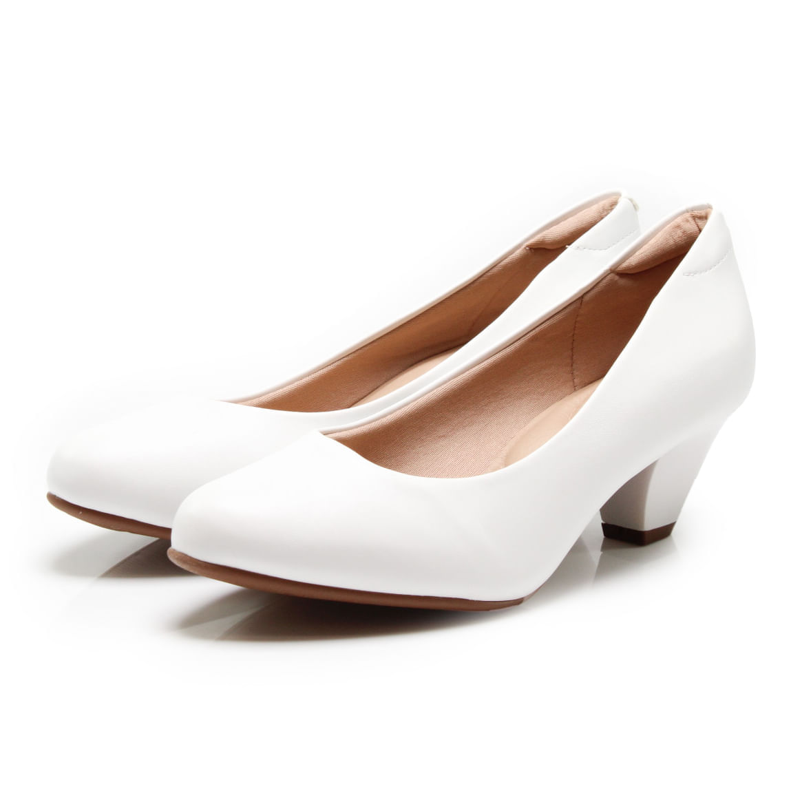 Par de sapatos fechados femininos brancos napa salto baixo trapezoidal