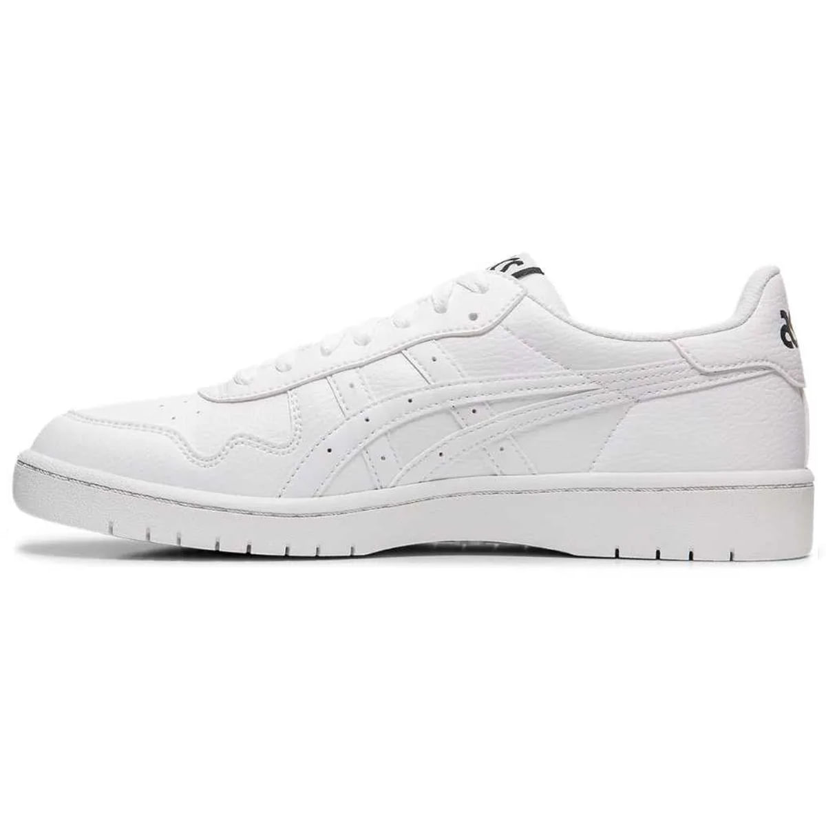 Tênis ASICS Japan S branco em ângulo lateral esquerdo mostrando perfurações no antepé e lingueta com logo