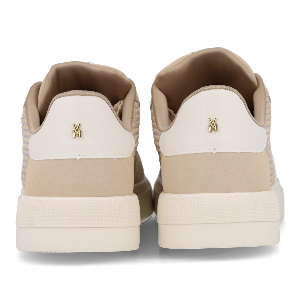 Traseira-tenis-feminino-Via-Marte-Amaretto-Nobuck-bege-com-detalhe-branco-e-logo-dourado
