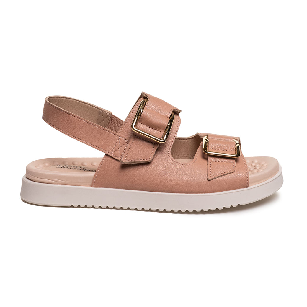 Sandália casual feminina nude Modare com fivelas douradas em fundo branco