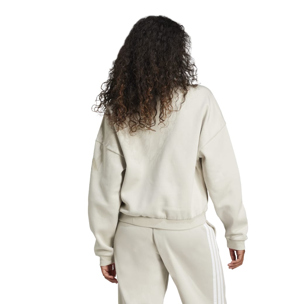 JD9972_4_APPAREL_On-Model_Back-View_white