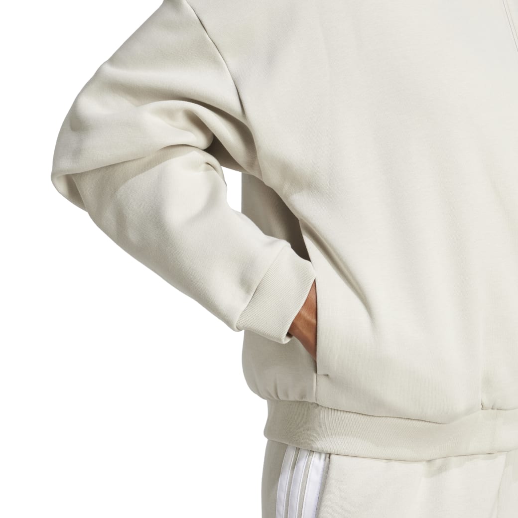 JD9972_7_APPAREL_On-Model_Detail-View-1_white