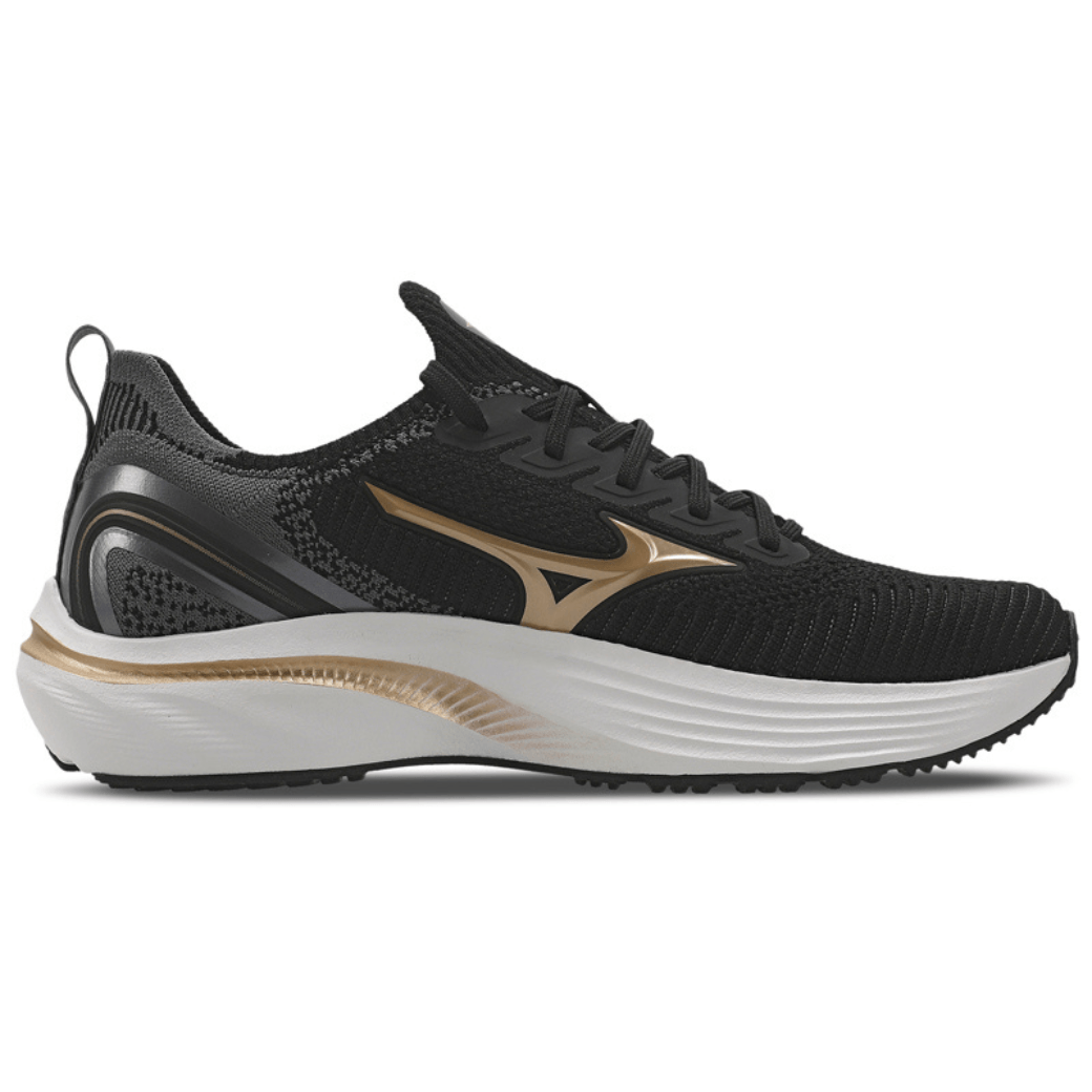 Tênis feminino running Mizuno Glow 2 preto com detalhes dourados e sola branca.